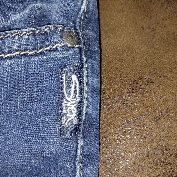 SILVER JEAN COMPANY, WOMENS SIZE 31X30 SLIM BOOT CUT, AIKO. - Picture 6 of 7
